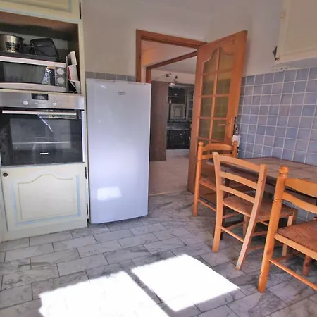 Les Balcons Fleuris Apartment *